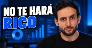 Víctor Alcázar junto al texto «No te hará rico» sobre un panel con gráficos de métricas de un lanzamiento